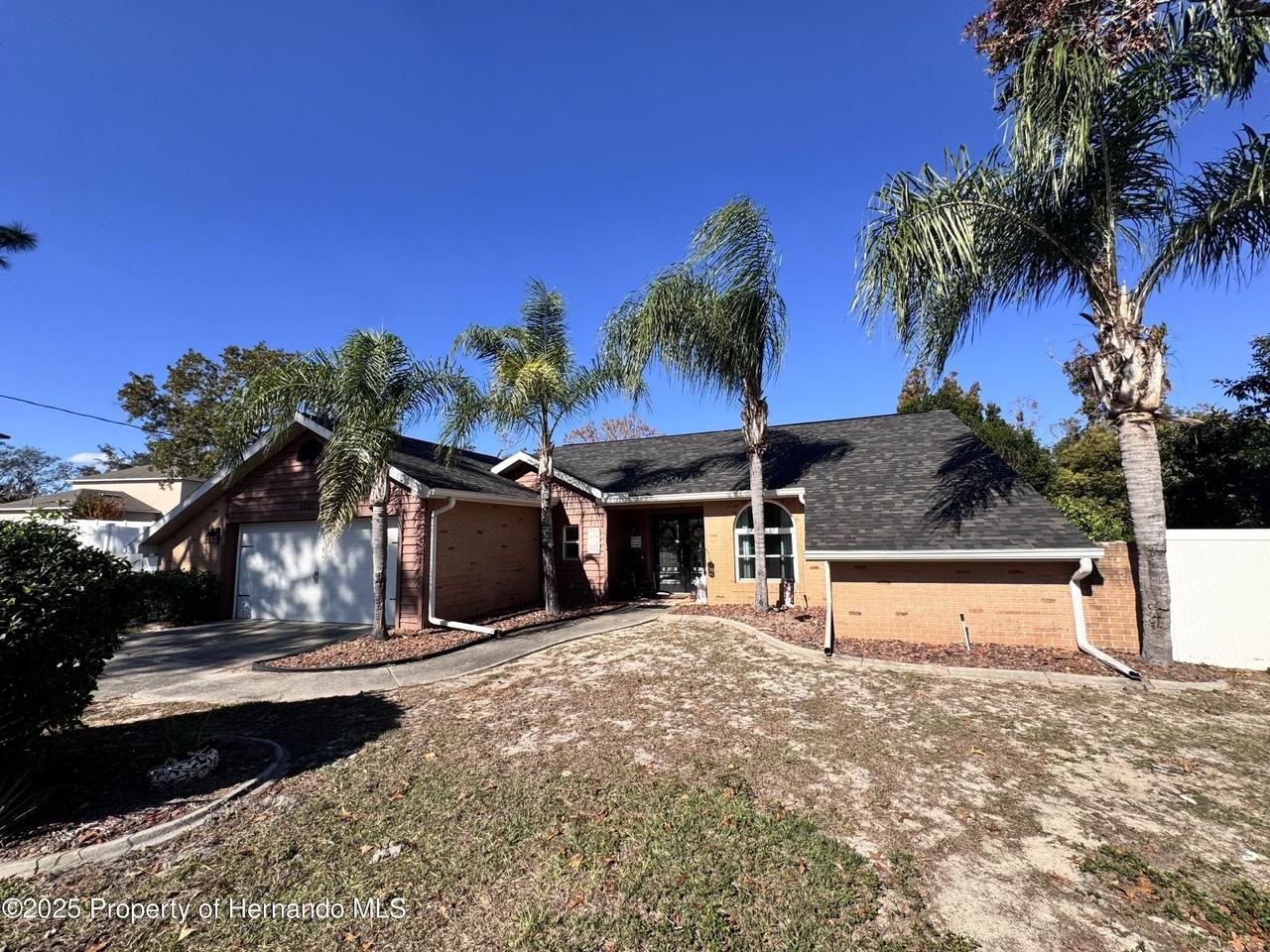 5281 Aaron Ln - Photo 3 of 37