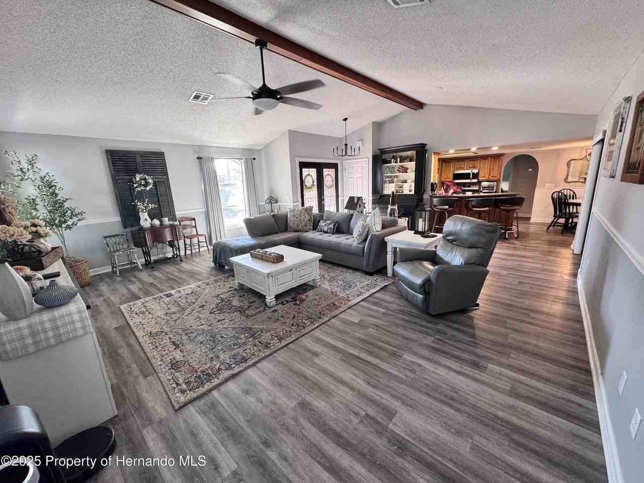 5281 Aaron Ln - Photo 6 of 37