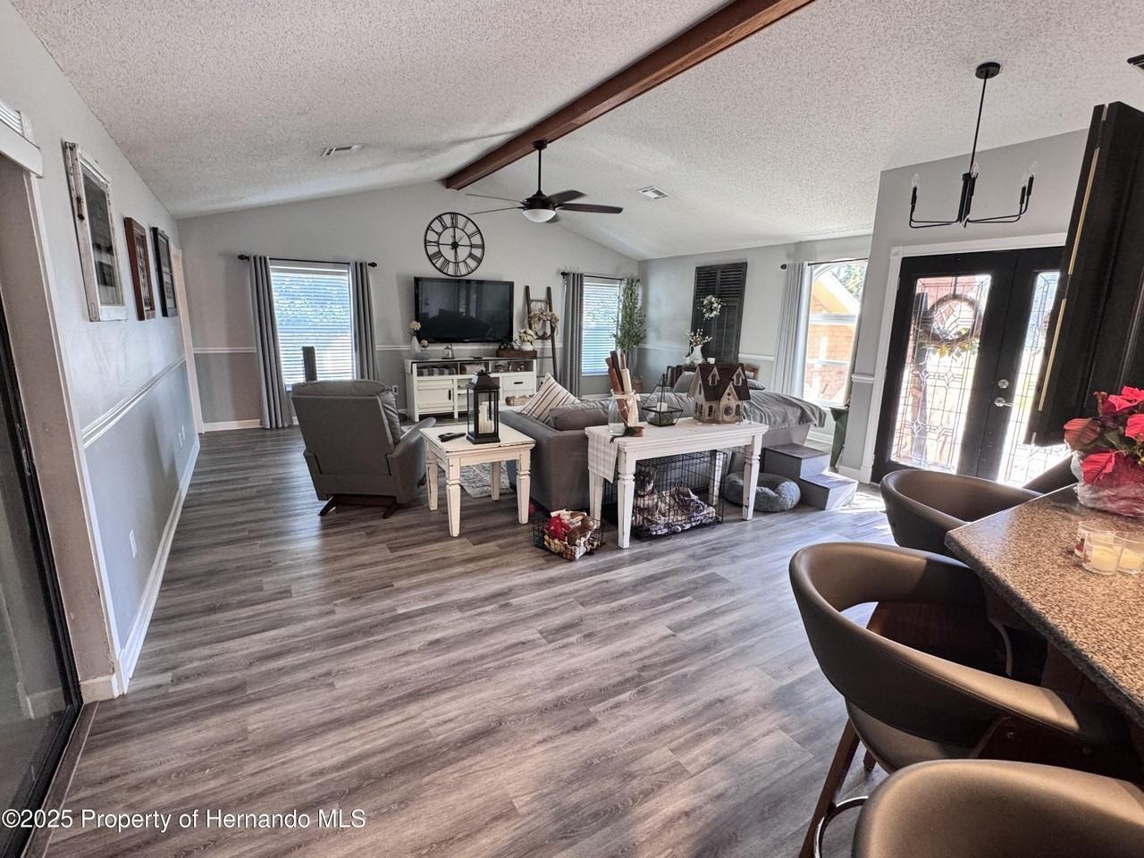 5281 Aaron Ln - Photo 7 of 37