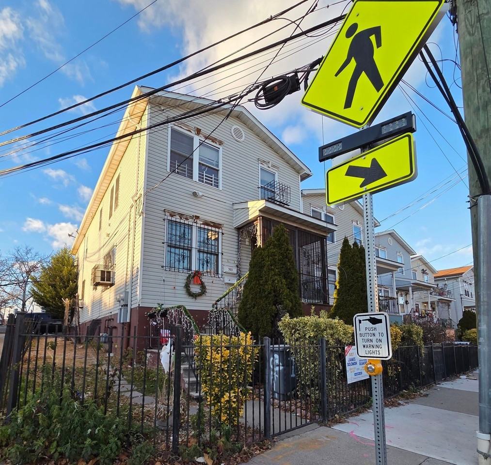 703 Garfield Ave #2 - Photo 2 of 11