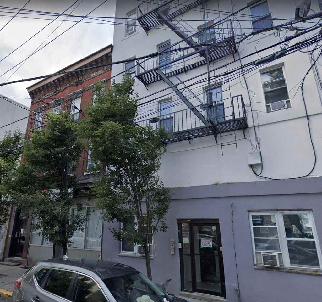 325 37th St #2 - Photo 2 of 6