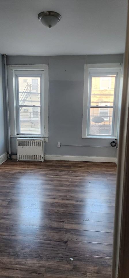 325 37th St #2 - Photo 4 of 6