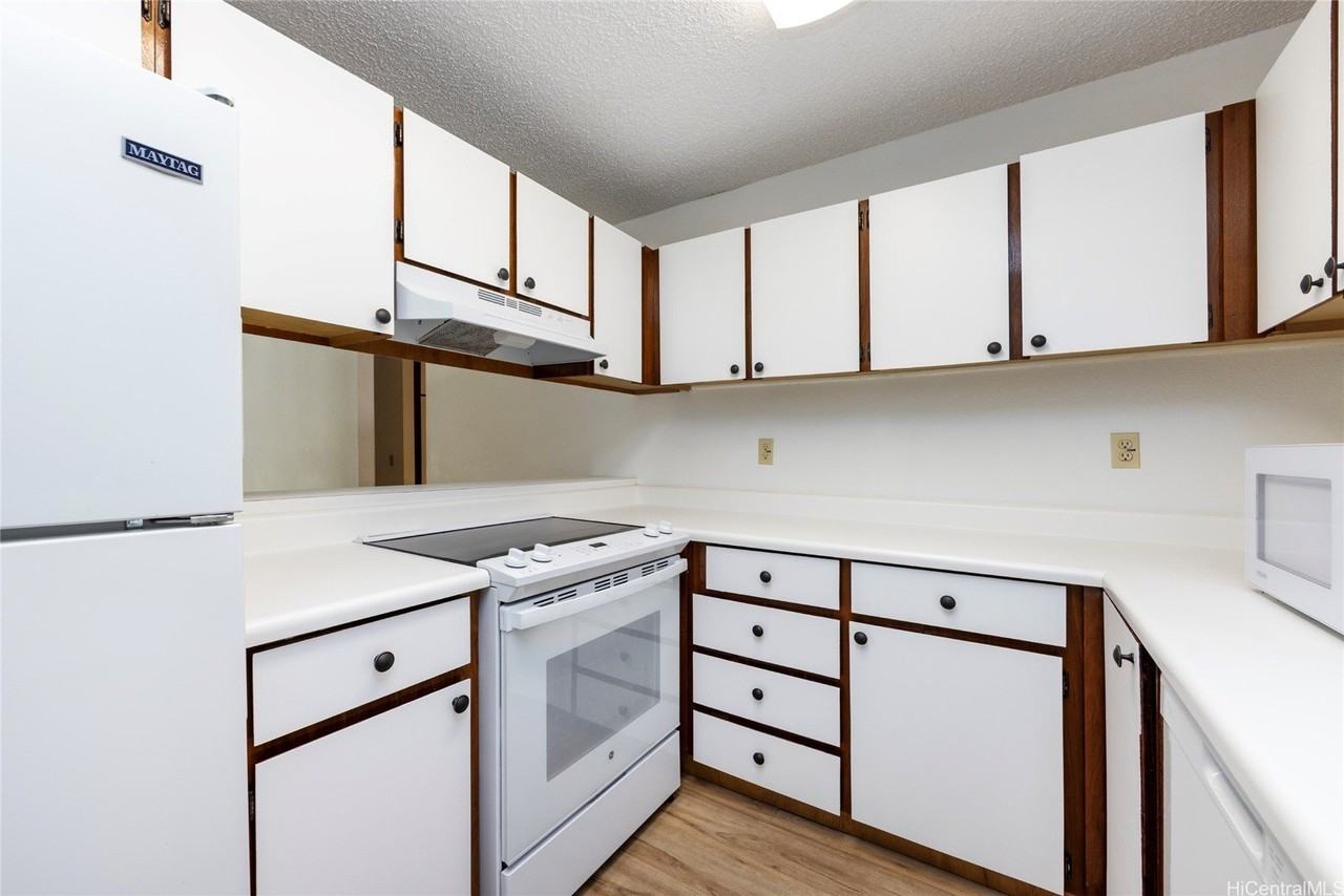 1015 Aoloa Pl Apt 210 #210 - Photo 3 of 17