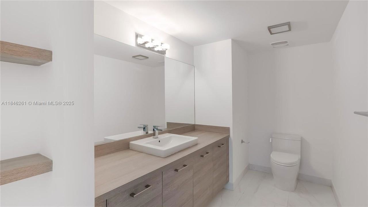 400 Sunny Isles Blvd #1418 - Photo 2 of 7