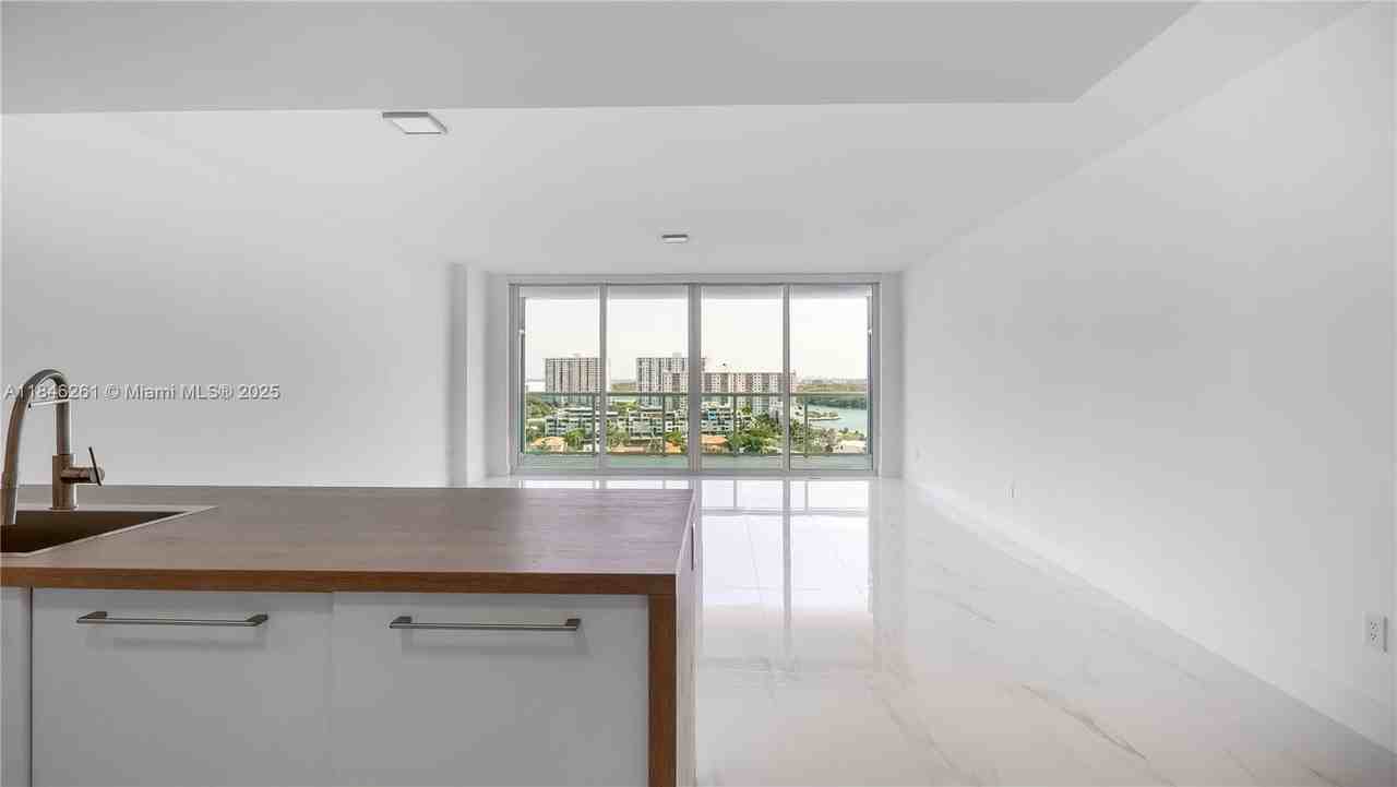 400 Sunny Isles Blvd #1418 - Photo 4 of 7