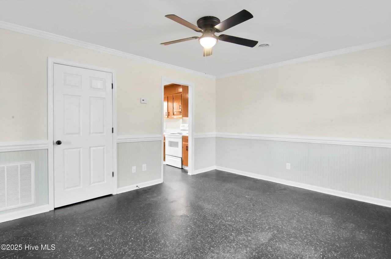 1002 School St - Photo 4 of 14