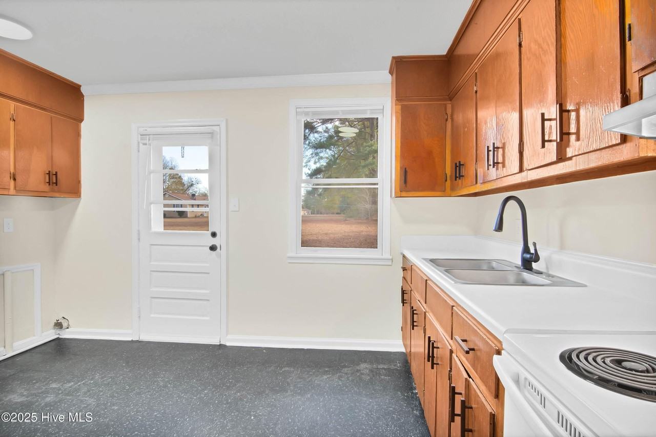 1002 School St - Photo 7 of 14