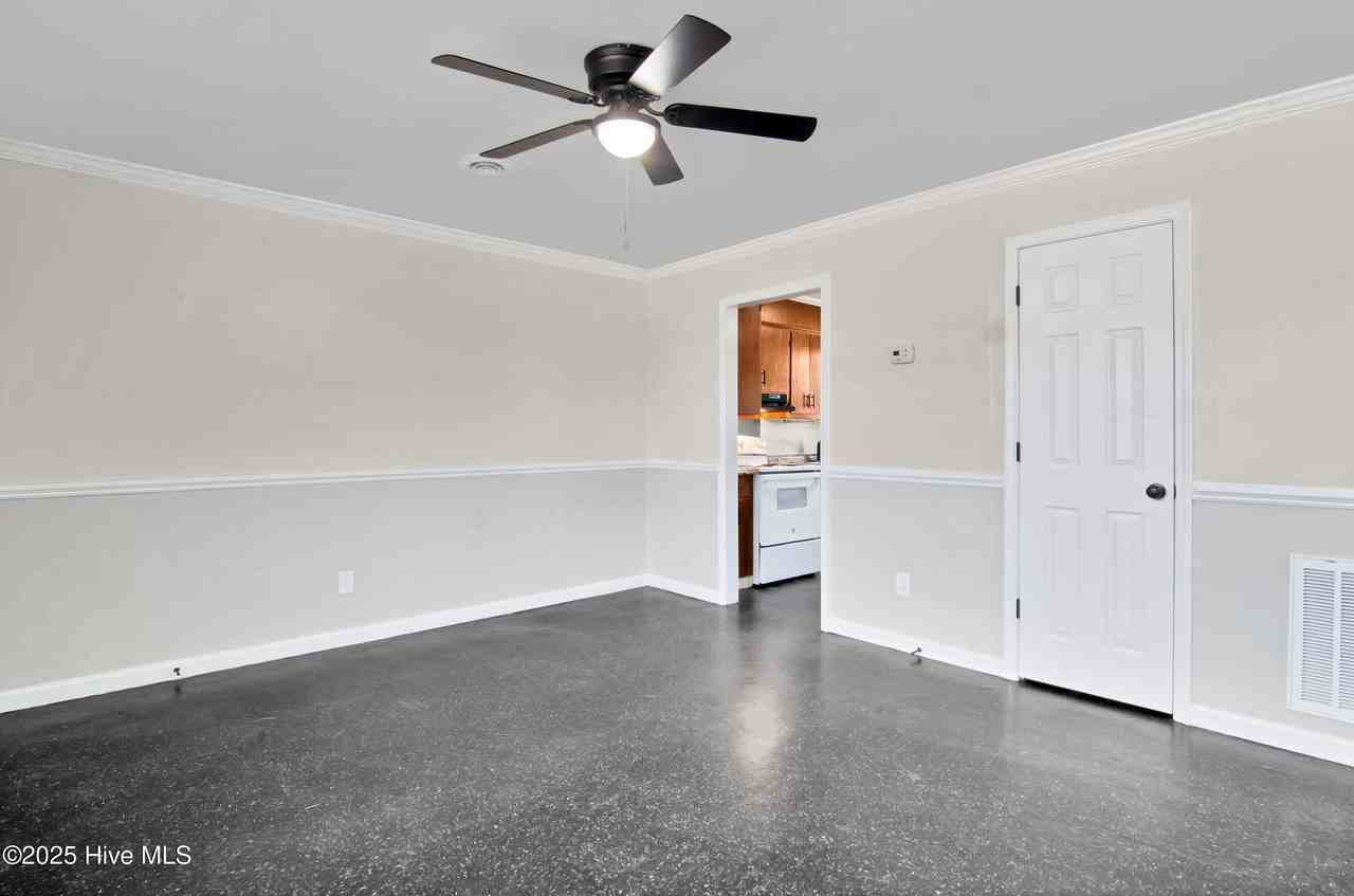 1007 Davis St - Photo 3 of 14