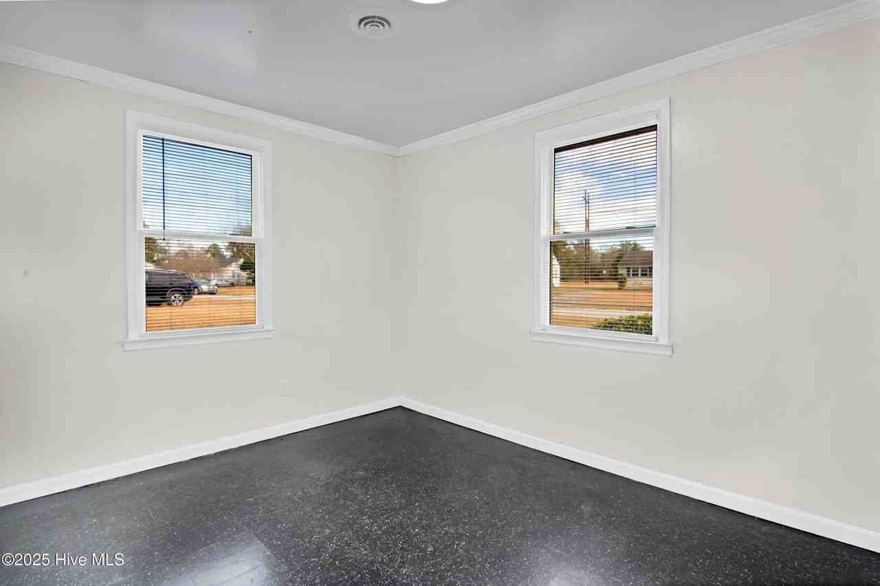 1007 Davis St - Photo 4 of 14