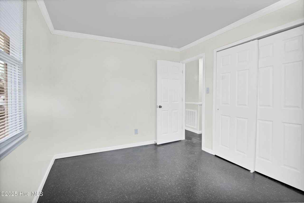 1007 Davis St - Photo 5 of 14