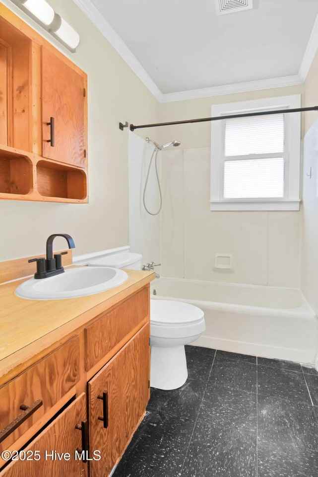 1007 Davis St - Photo 6 of 14