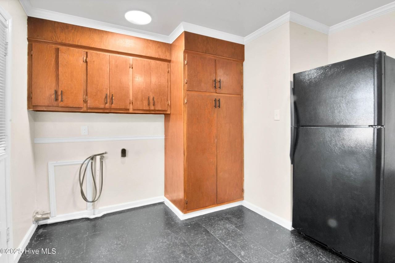 1007 Davis St - Photo 5 of 14