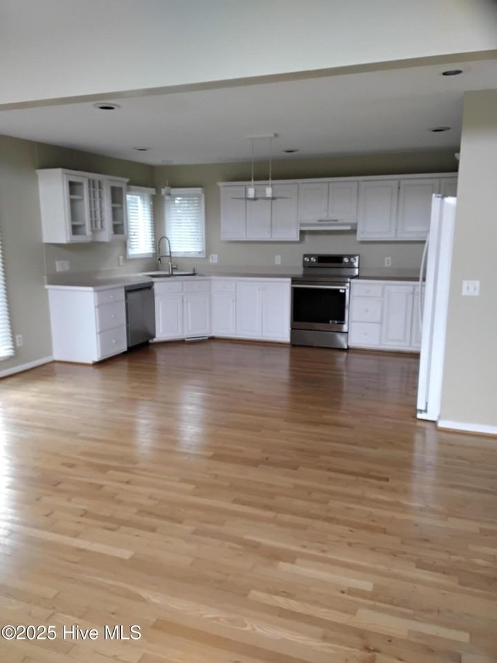 202 Lagoon Ct - Photo 5 of 13