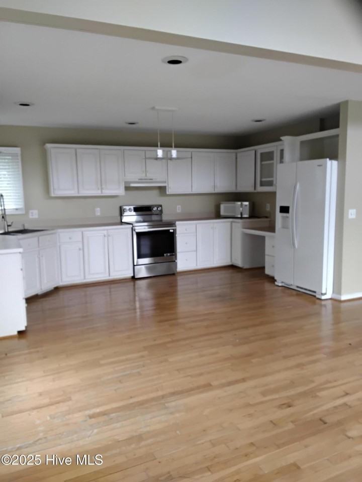 202 Lagoon Ct - Photo 6 of 13