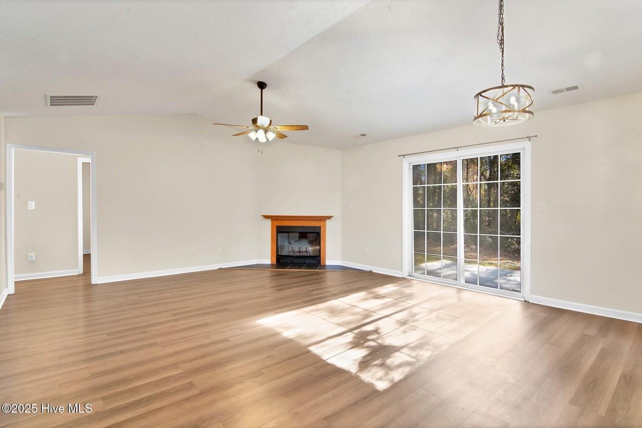 117 Foxlair Dr - Photo 3 of 21