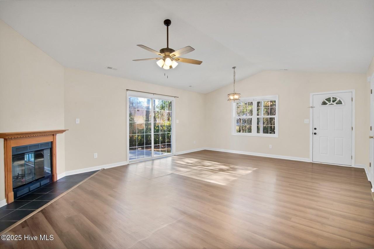 117 Foxlair Dr - Photo 4 of 21