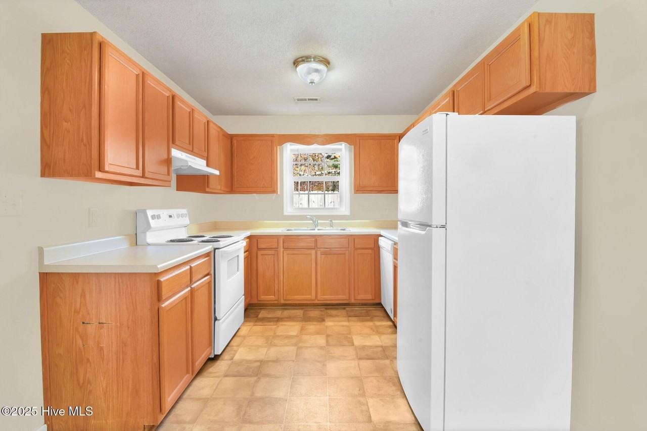 117 Foxlair Dr - Photo 5 of 21