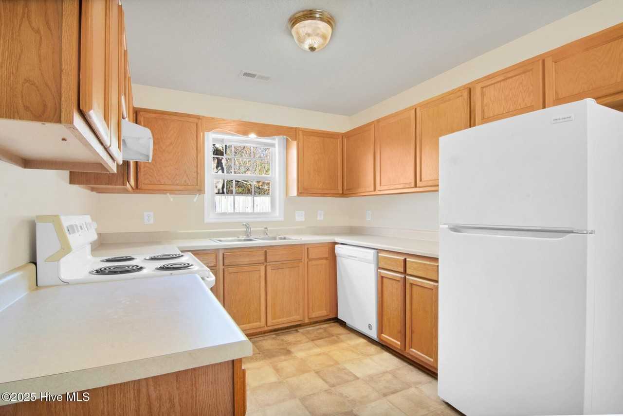 117 Foxlair Dr - Photo 6 of 21