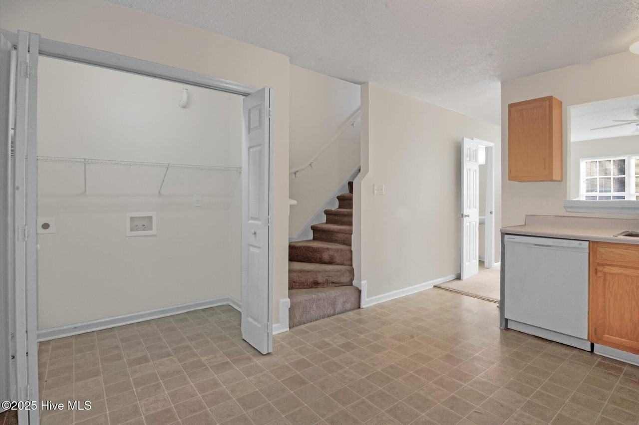 332 Bracken Pl - Photo 5 of 14