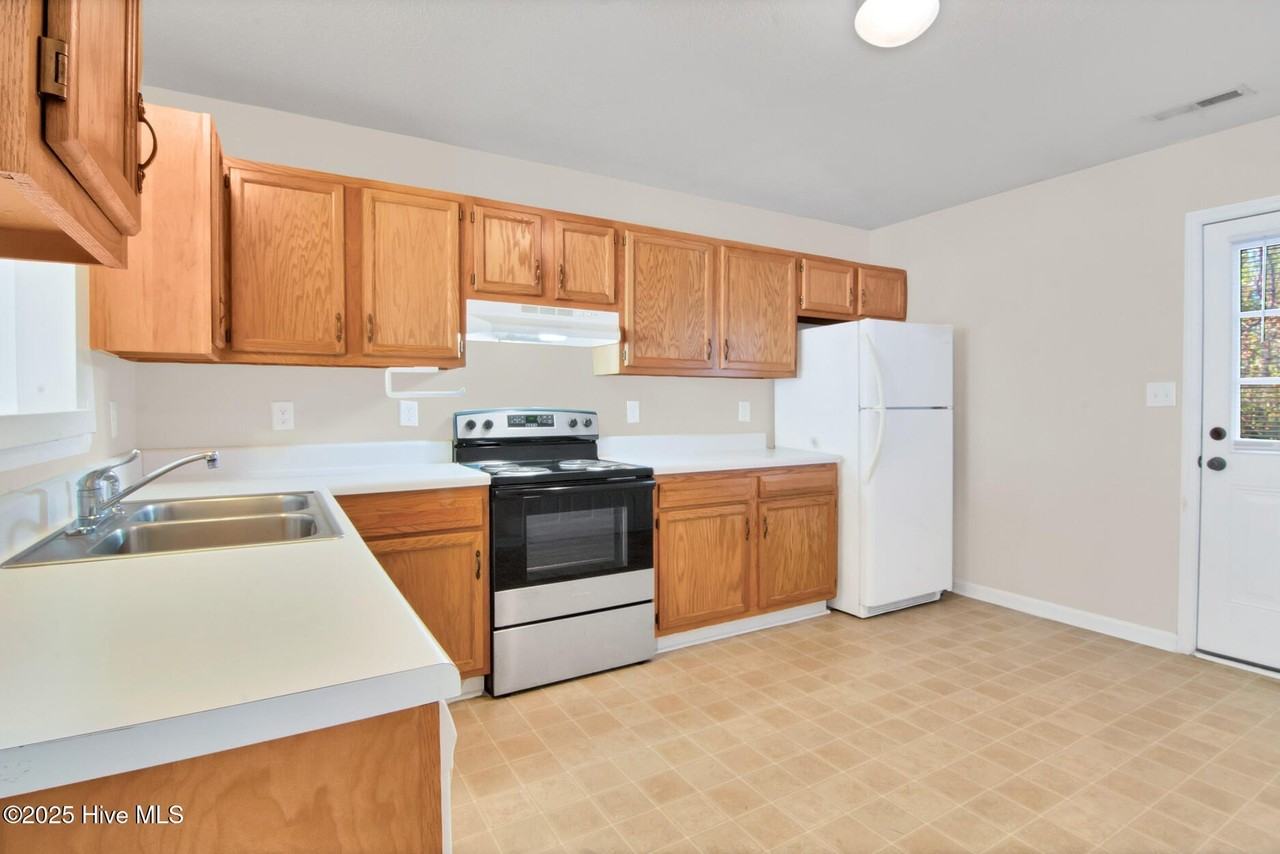 332 Bracken Pl - Photo 6 of 14