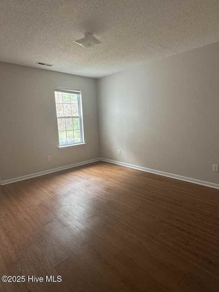 106 Glenside Ct - Photo 3 of 9