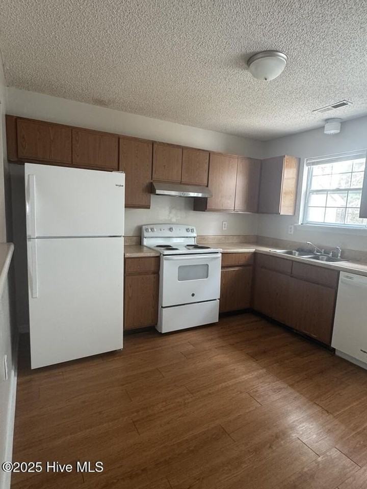 106 Glenside Ct - Photo 4 of 9