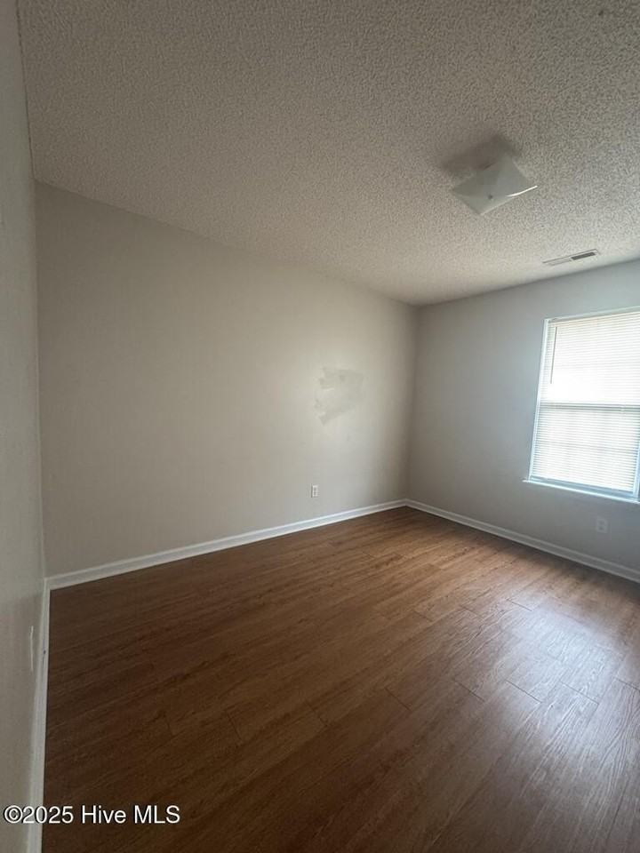 106 Glenside Ct - Photo 7 of 9