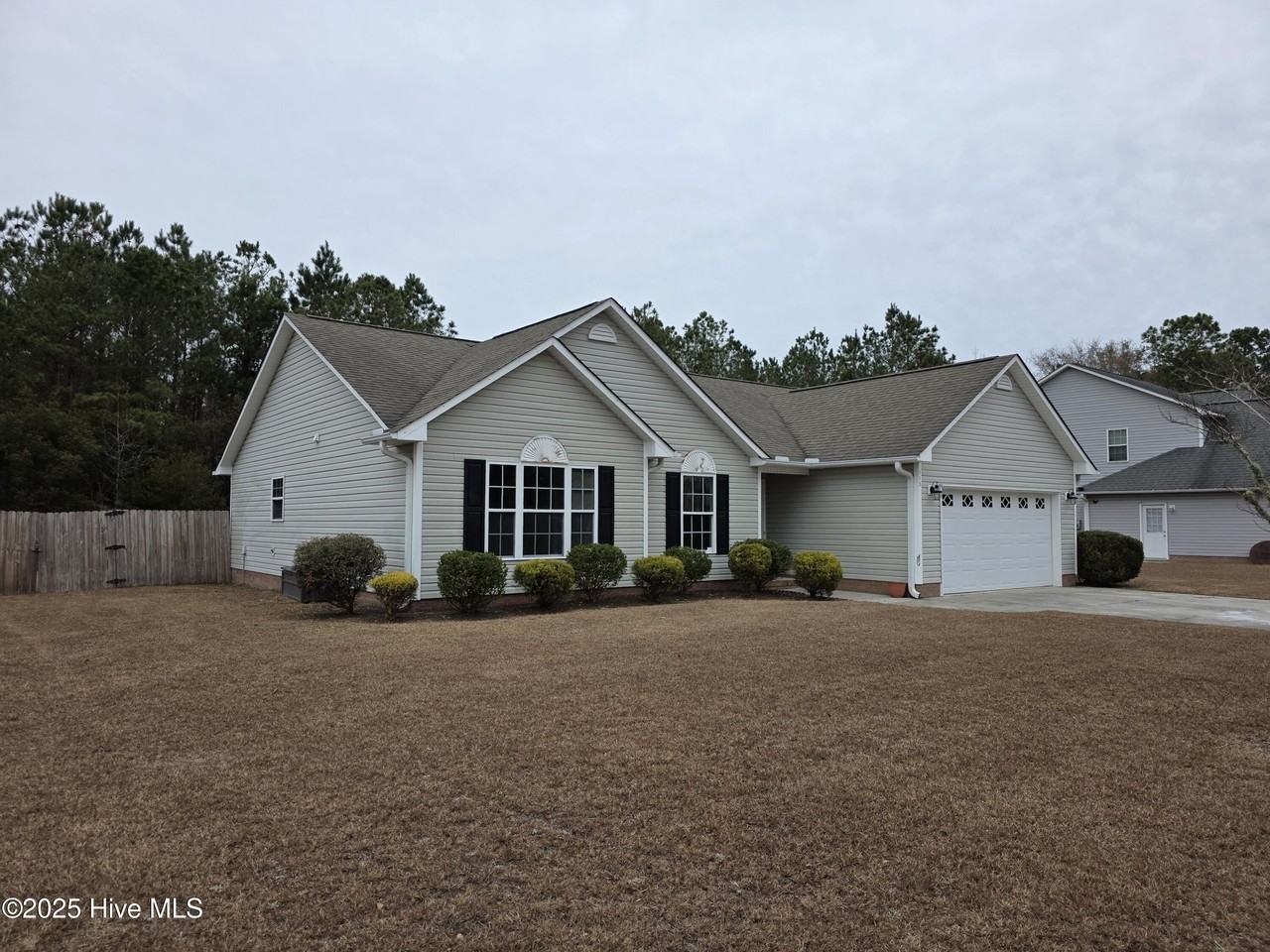 113 Navy Blue Dr - Photo 3 of 20