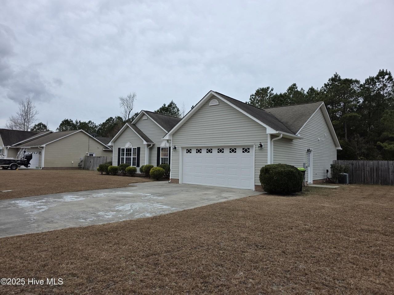 113 Navy Blue Dr - Photo 4 of 20