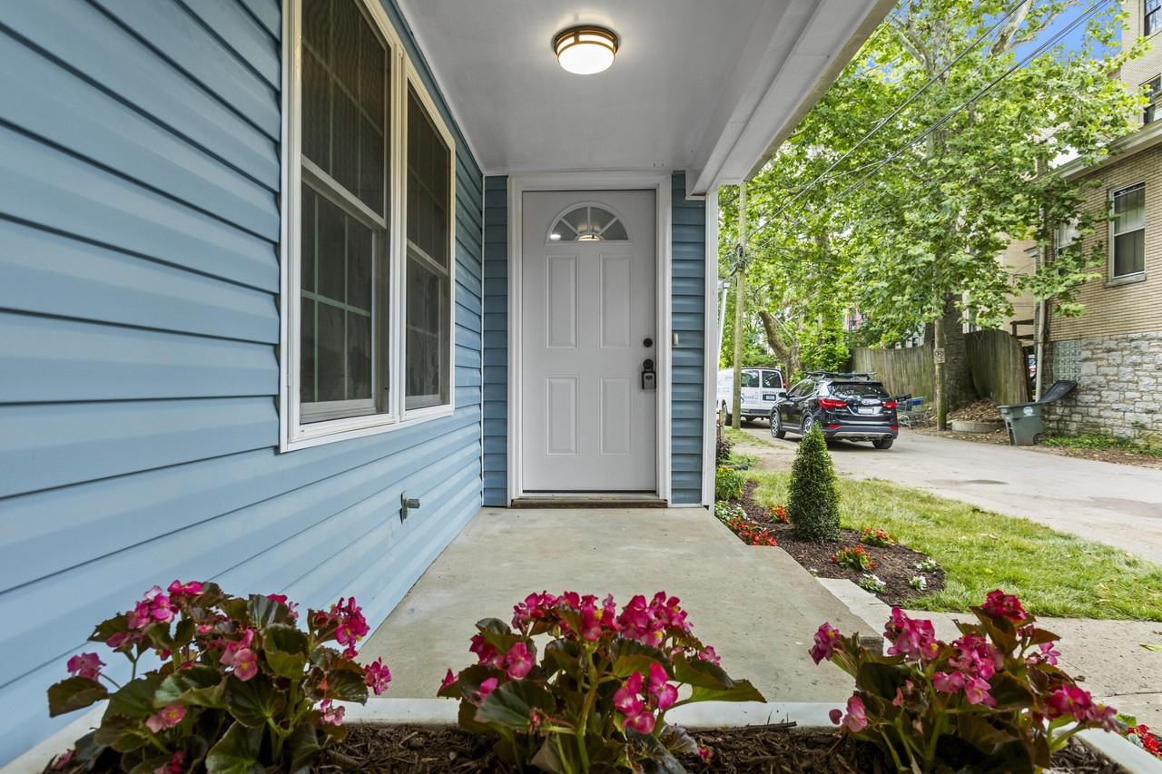 317 Ross Ave - Photo 2 of 28