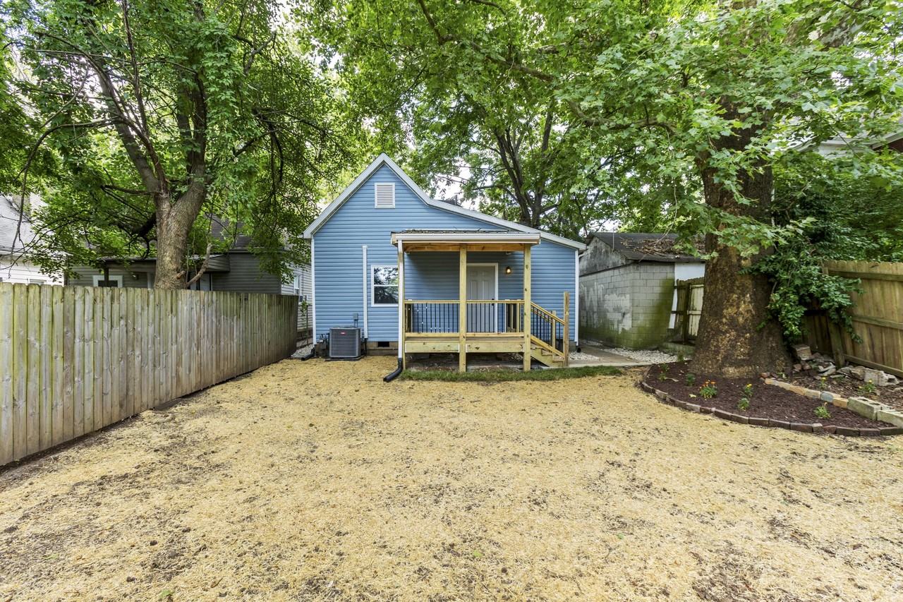 317 Ross Ave - Photo 4 of 28