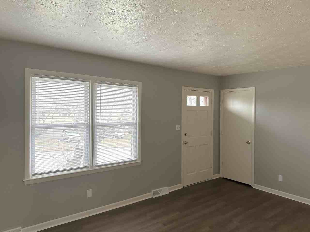 1186 Merewood Dr - Photo 2 of 11