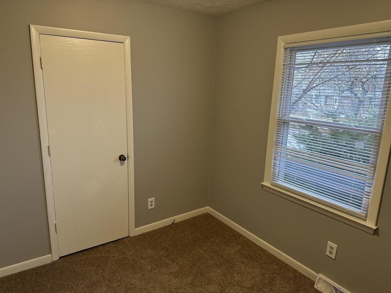 1186 Merewood Dr - Photo 7 of 11