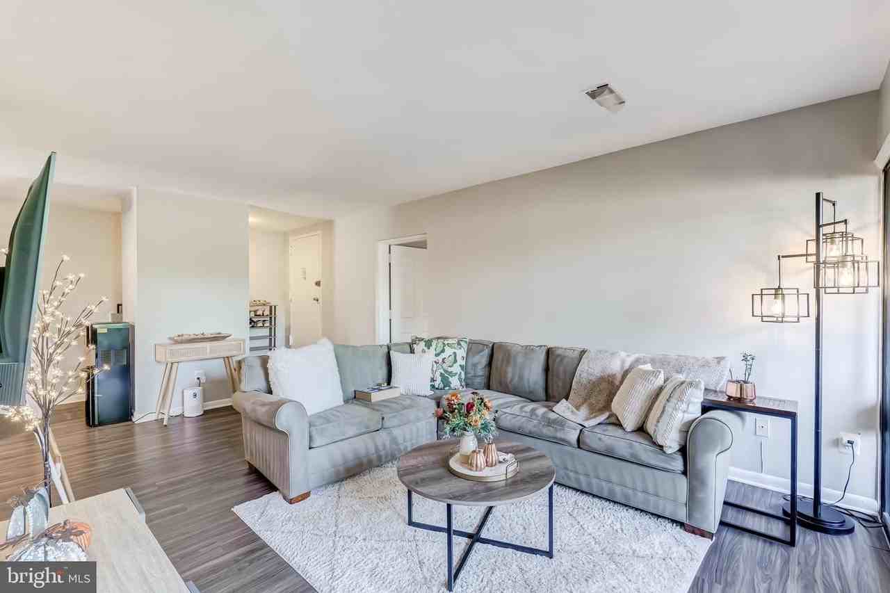 11260 Chestnut Grove Sq - Photo 3 of 30