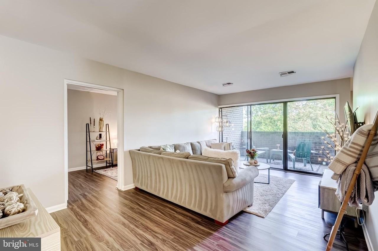 11260 Chestnut Grove Sq - Photo 4 of 30