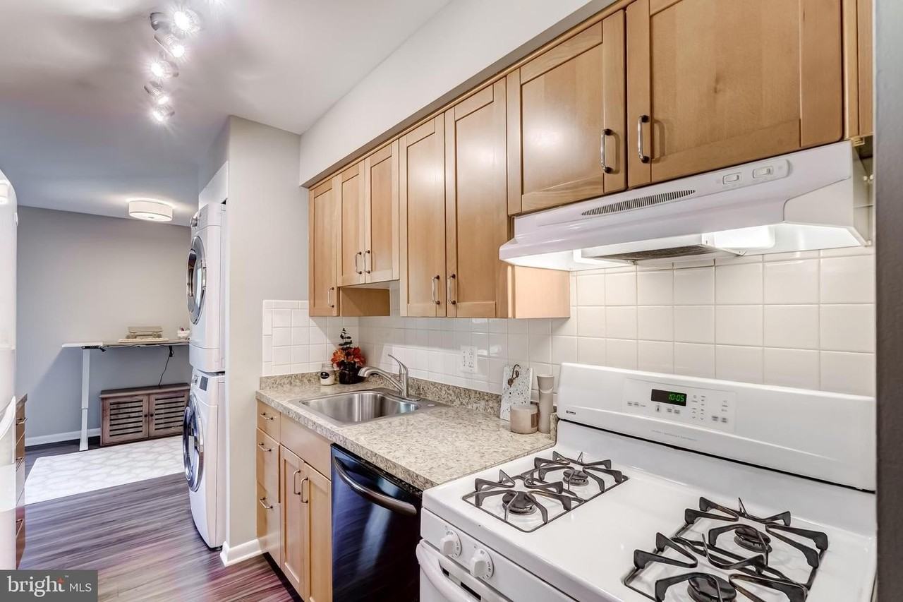 11260 Chestnut Grove Sq - Photo 7 of 30