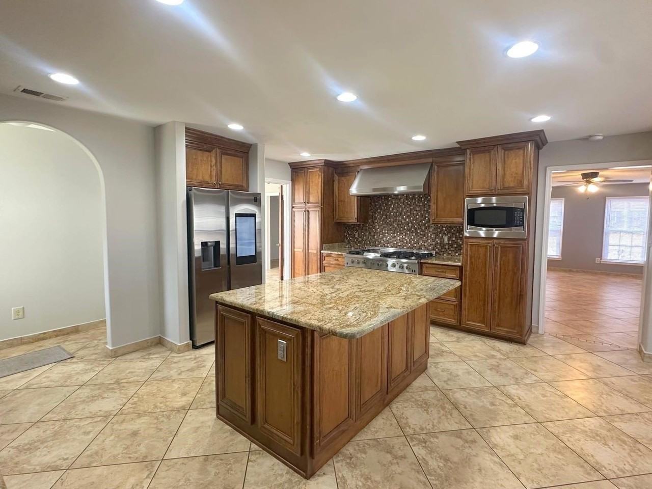 2598 Cedar Ridge Dr - Photo 5 of 17