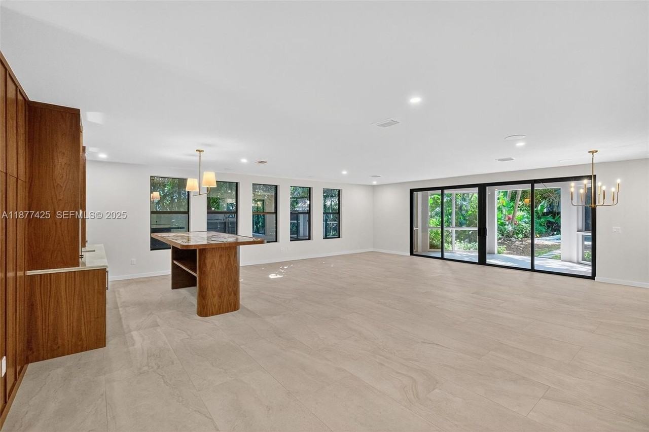 2330 Overbrook St - Photo 5 of 50