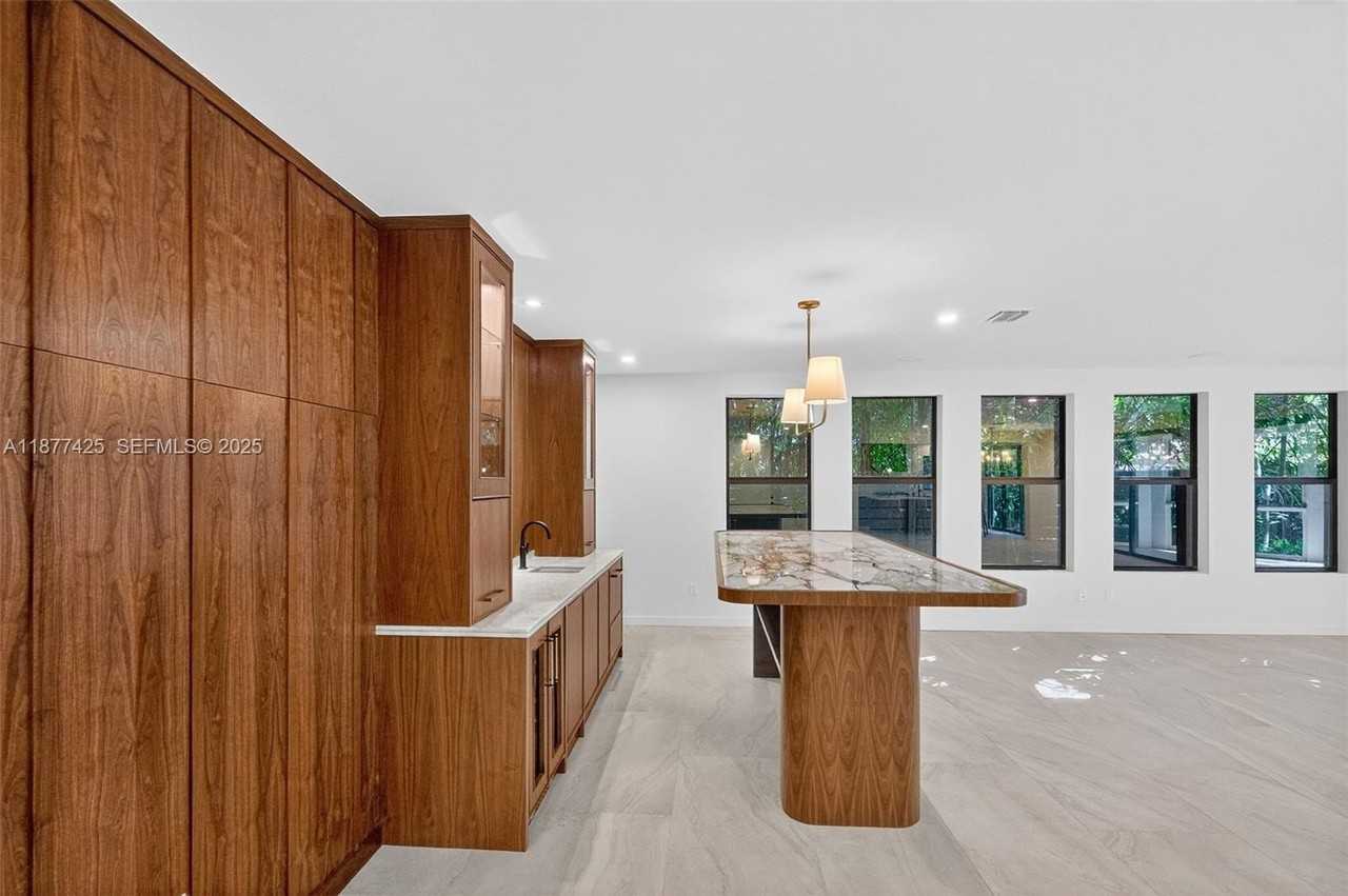 2330 Overbrook St - Photo 6 of 50