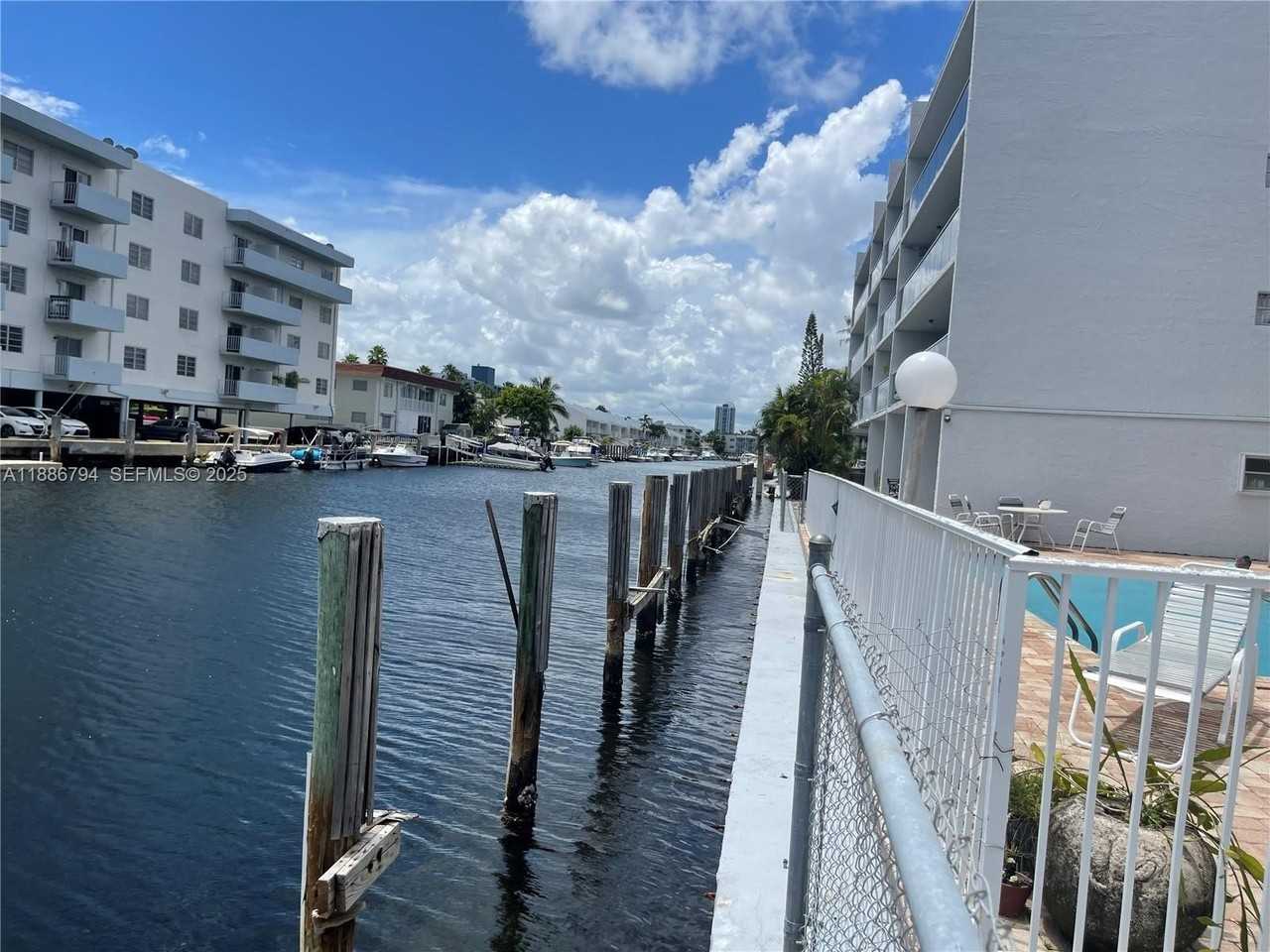 3868 Ne 169th St #302