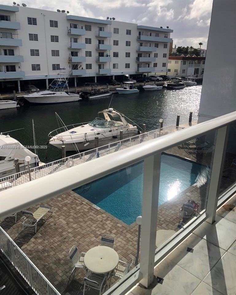 3868 Ne 169th St #302 - Photo 5 of 14