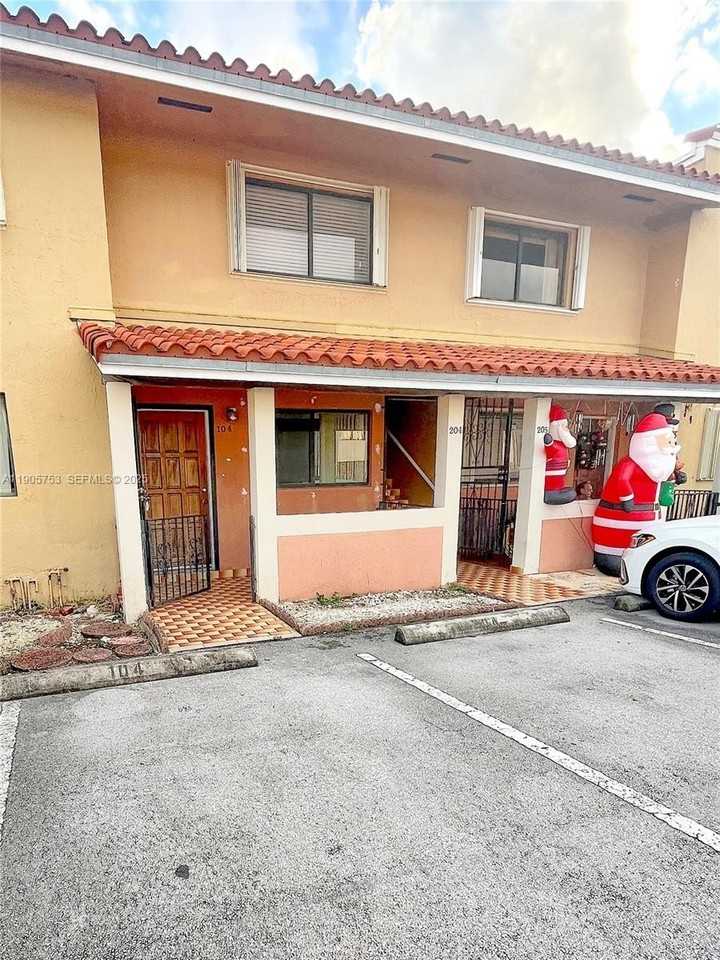 2740 W 63rd St #104 - Photo 2 of 29