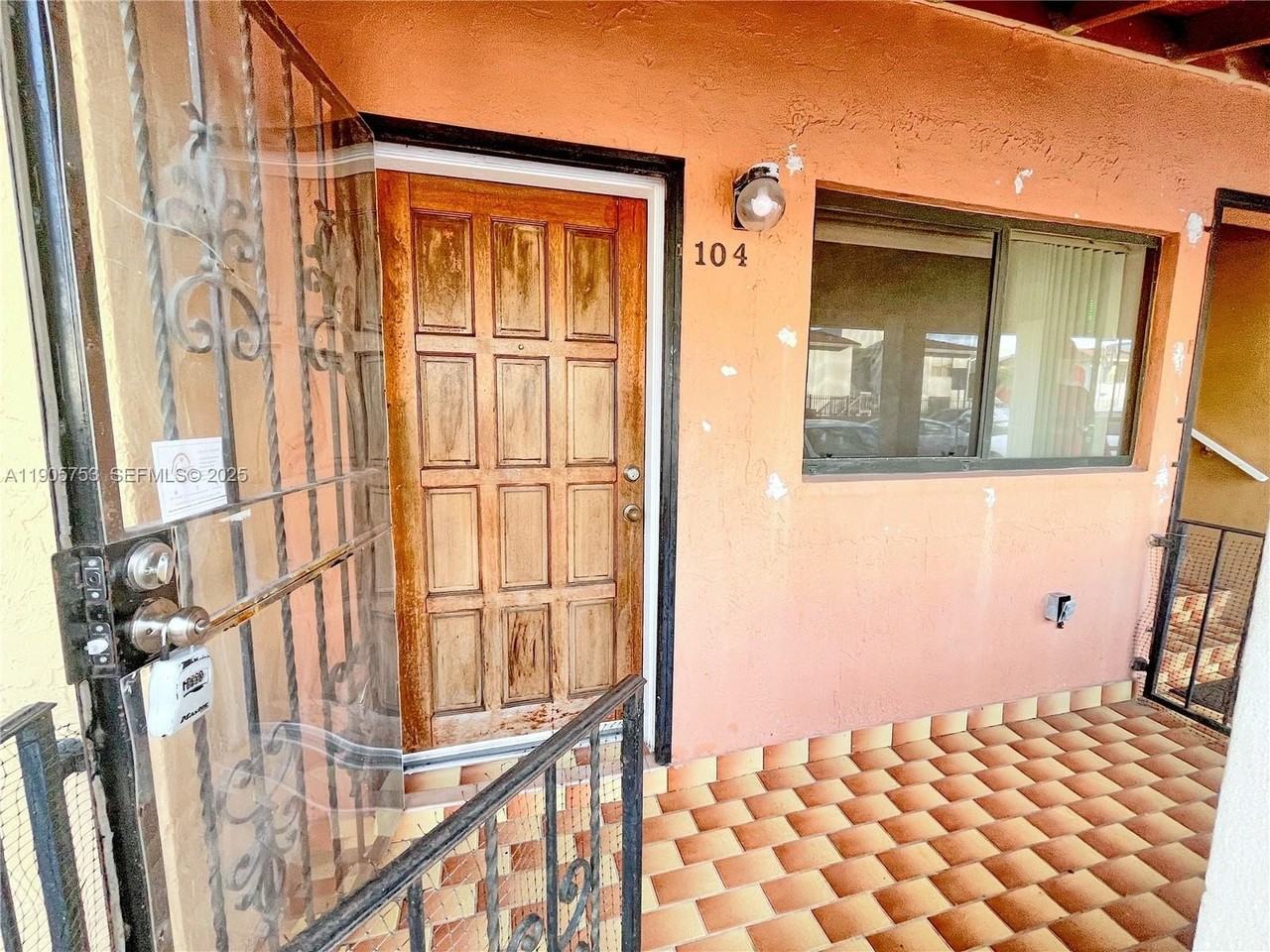 2740 W 63rd St #104 - Photo 7 of 29