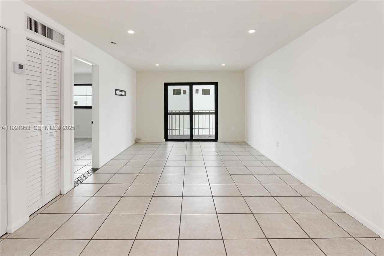 1225 West Ave #502 - Photo 3 of 25