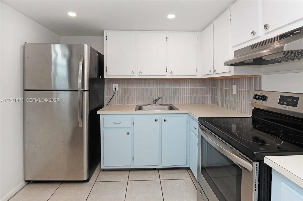 1225 West Ave #502 - Photo 7 of 25