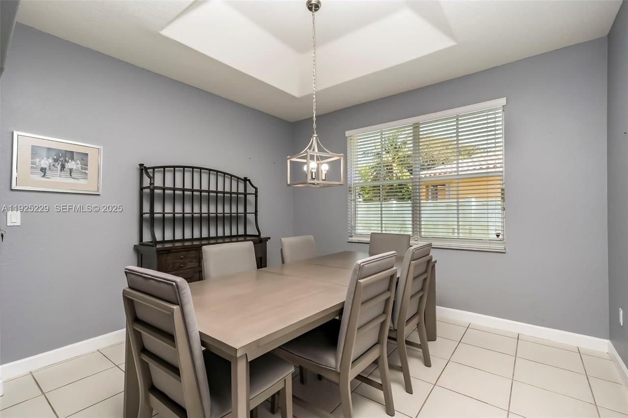 3808 Sw 165th Ter - Photo 5 of 40