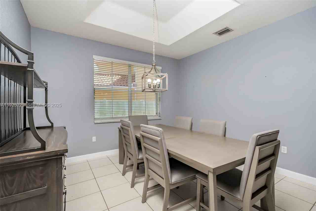 3808 Sw 165th Ter - Photo 6 of 40