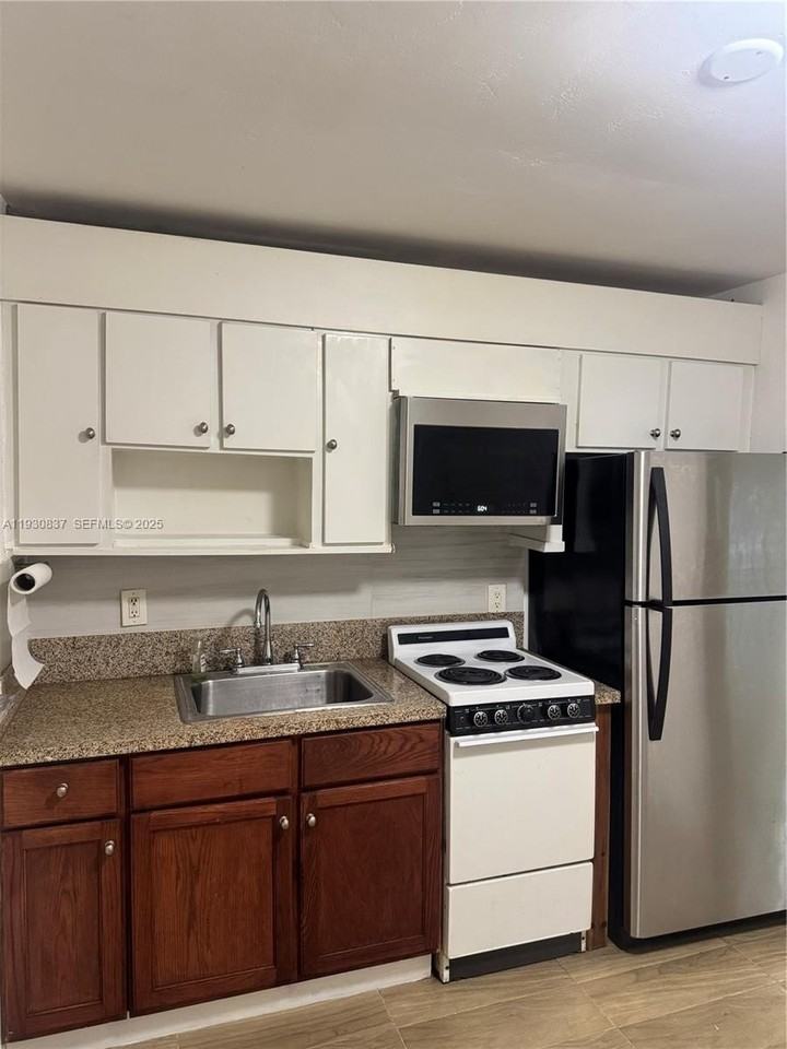 227 Sw 11th Ave #B - Photo 5 of 14