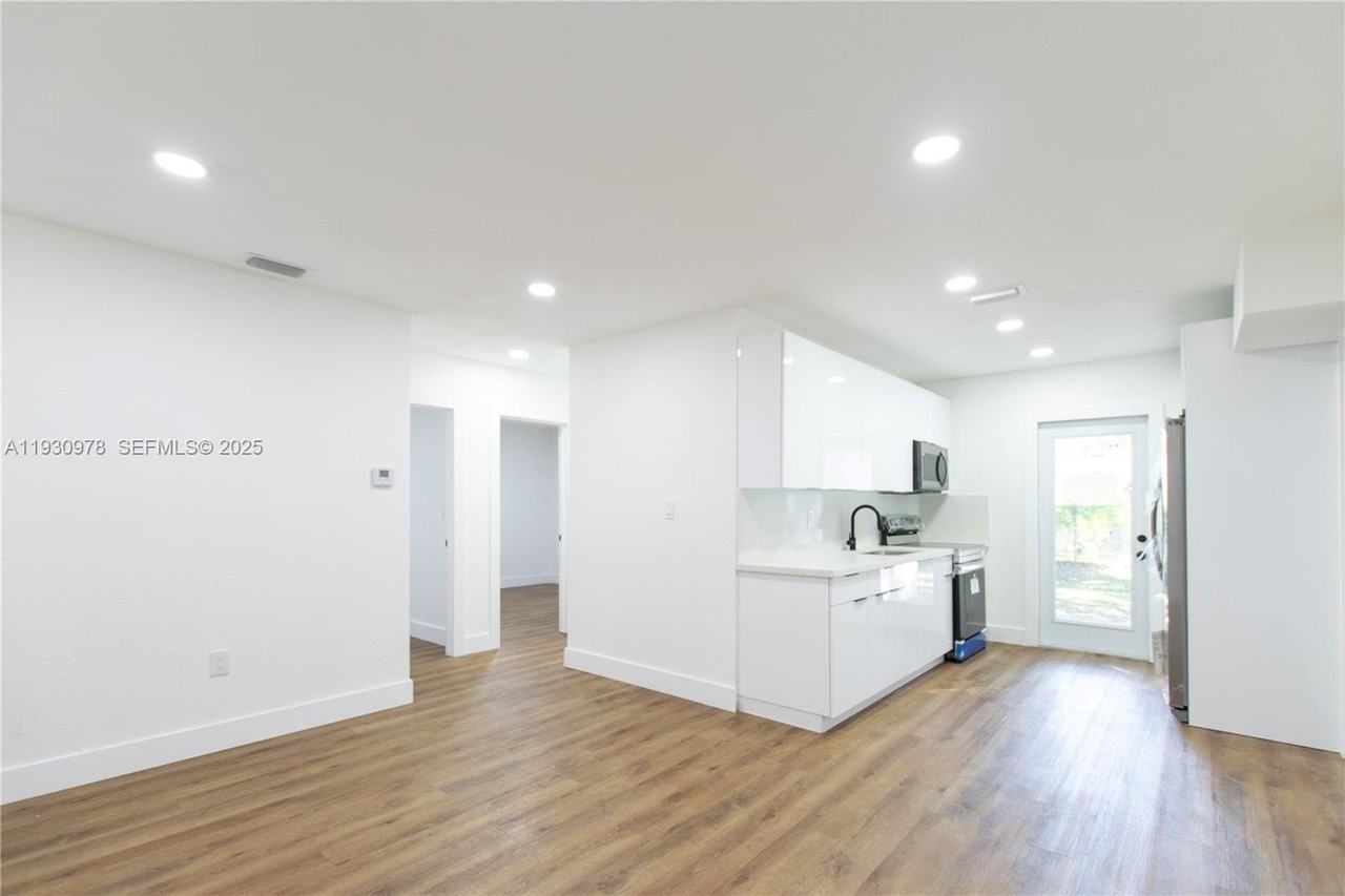 1814 Nw 8th Pl - Photo 3 of 15