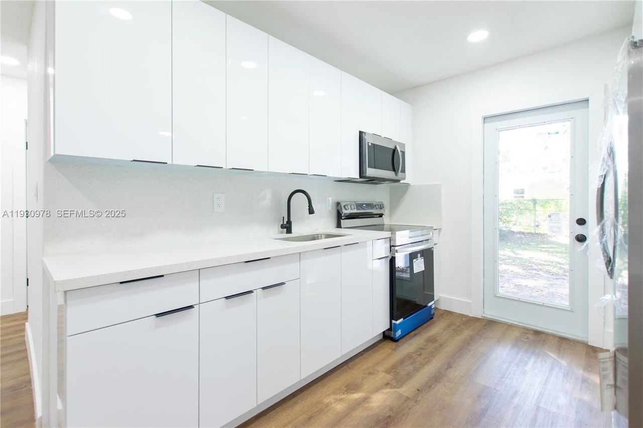 1814 Nw 8th Pl - Photo 6 of 15